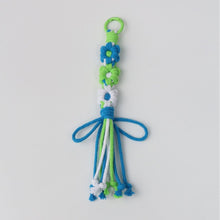 Load image into Gallery viewer, Hand-woven Daisy Flower Keychain