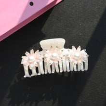 Load image into Gallery viewer, Flower Hair Claw