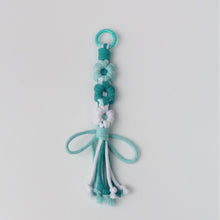 Load image into Gallery viewer, Hand-woven Daisy Flower Keychain