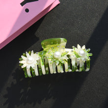 Load image into Gallery viewer, Flower Hair Claw