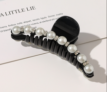 Load image into Gallery viewer, Pearl Hair Claw
