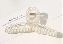 Load image into Gallery viewer, Pearl Hair Claw
