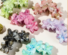 Load image into Gallery viewer, Colorful Flower Hair Claw 9.5CM
