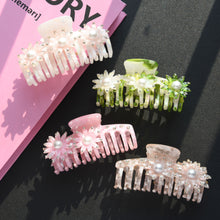 Load image into Gallery viewer, Flower Hair Claw
